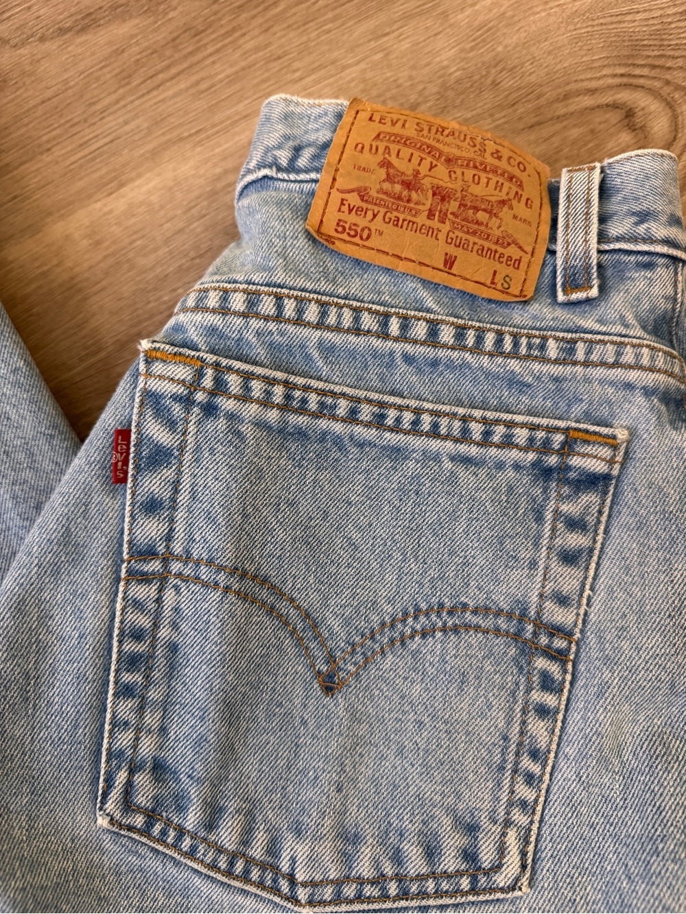Levi’s 550 Relaxed Fit Tapered Leg 12 Misses Light Wash High Rise Denim Jeans - Picture 2 of 6